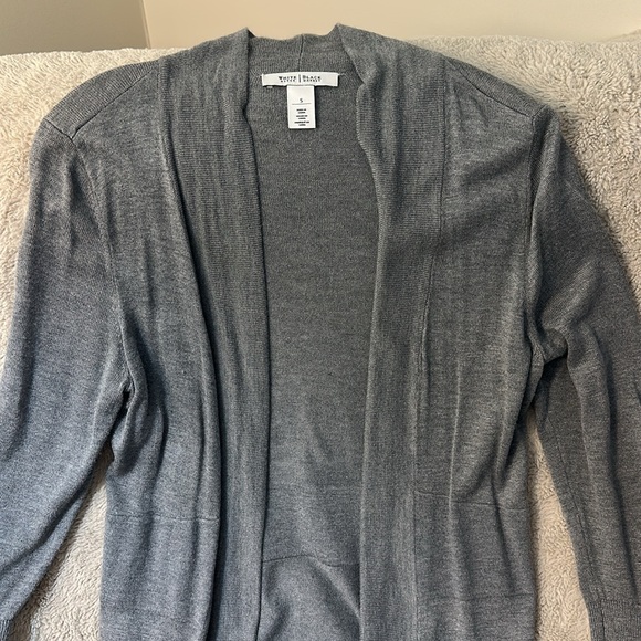 White House Black Market Grey 3/4 sleeve Cardigan - Picture 2 of 4